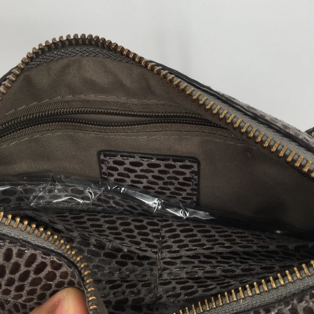 The Unbranded Brand color grey